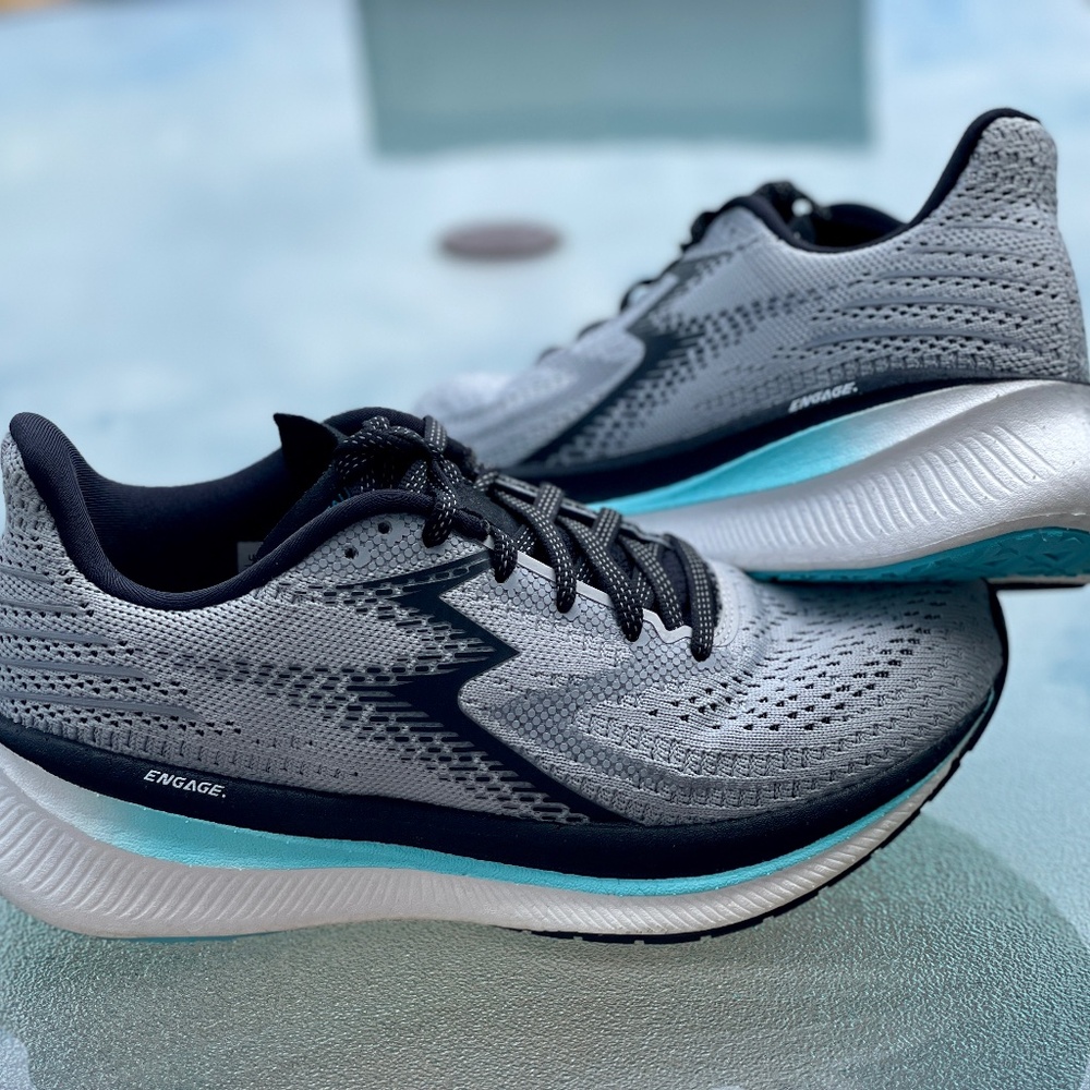 361 Degrees Centauri Running Shoes - Women's US 7.5 (B)
